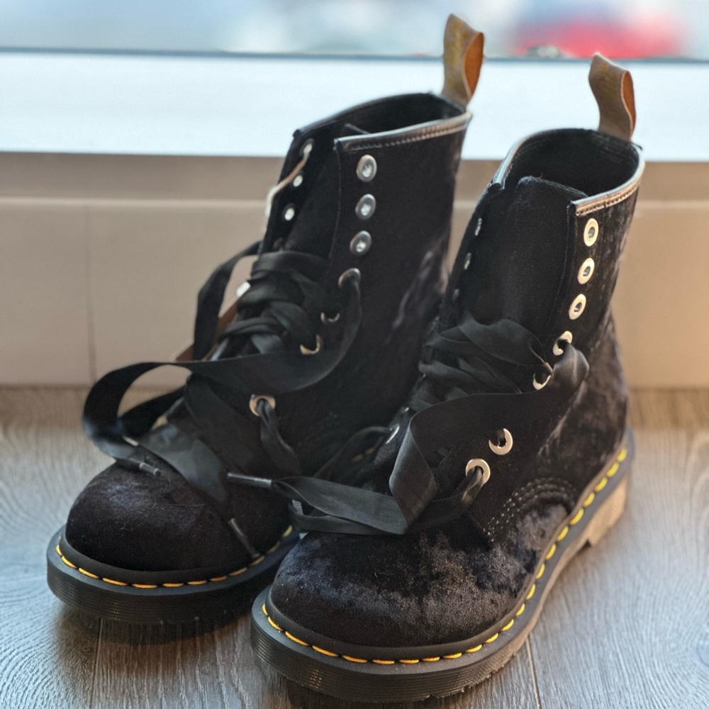 NWT Vegan Crushed Black Velvet Doc Martens with Ribbon Laces 💫🖤 - Picture 1 of 7
